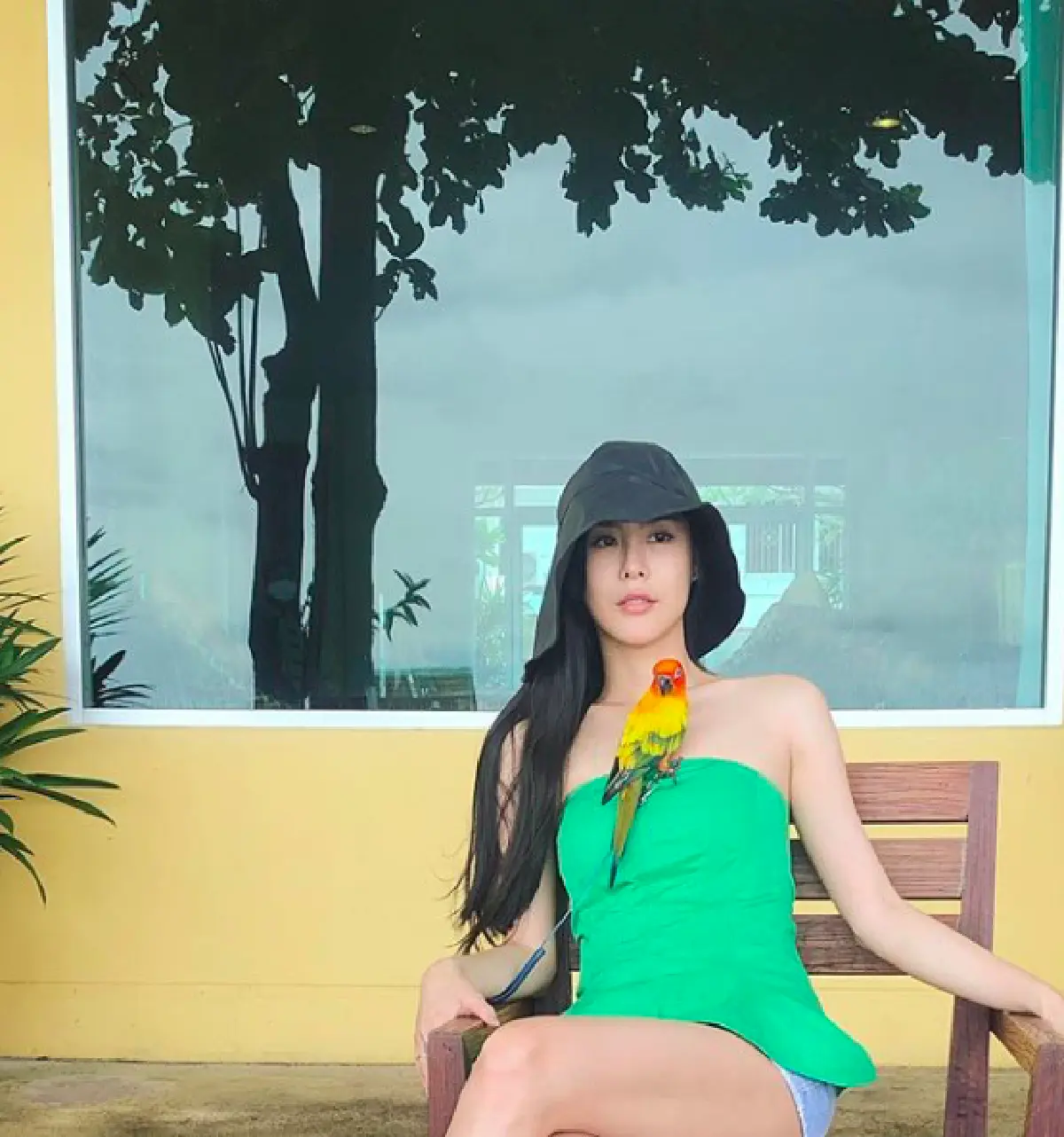 “พีค ภัทรศยา” ใส่บิกินี่โชว์ลีลาส่ายฮูลาฮูป ทำเอาชาวเน็ตแทบไม่ละสายตา