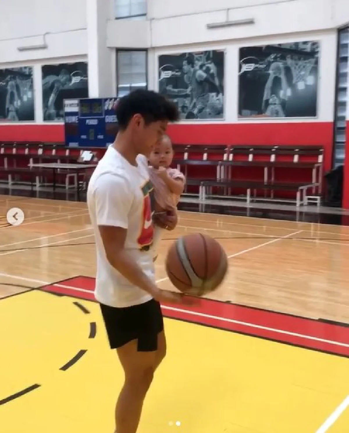 เจนี่ ลงภาพครอบครัวสุขสันต์พา น้องโนล่า นั่งรถซิ่งหน้าบ้าน