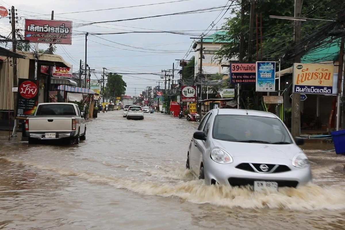 อิทธิพลพายุโนอึลถล่มขอนแก่นเกิดฝนตกหนักน้ำท่วมขัง