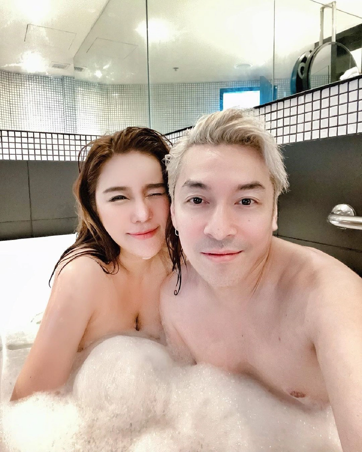 นุ๊กซี่ อัญพัชญ์ เผยภาพหวิว..สวีทในอ่างกับ ปู แบล็คเฮด สยบข่าวรักร้าว