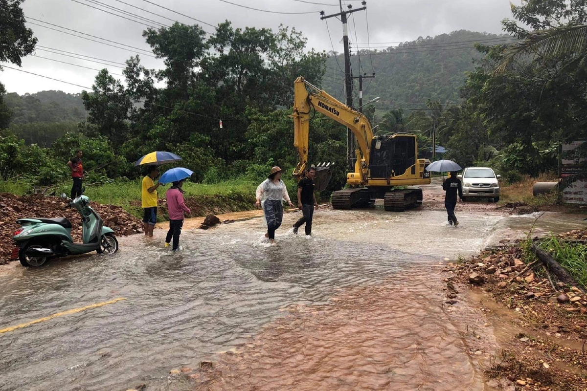 ตราดเจอหางพายุโนอึล เกาะช้างน้ำป่าหลากท่วม