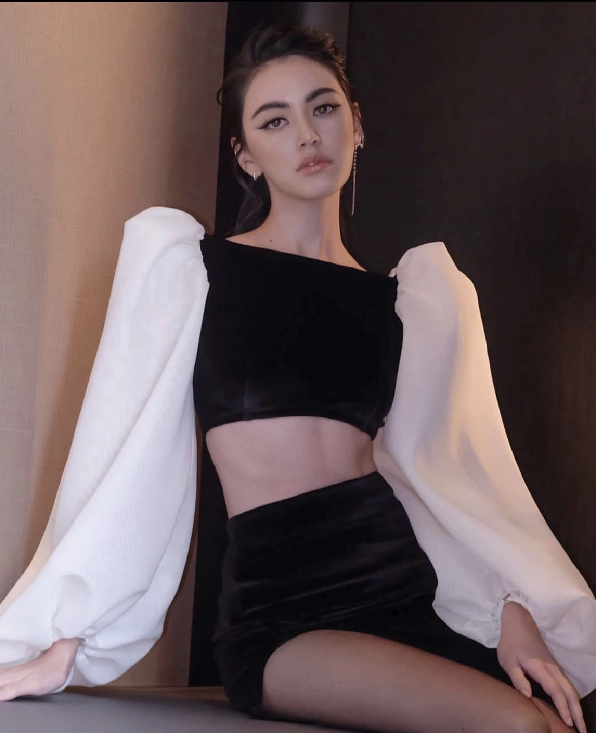 ใหม่ ดาวิกา บิดเอวเอสอวดหุ่นสวยสับ โพสแรงแบบรวดเร็วเพราะท่านี้ปวดหลัง