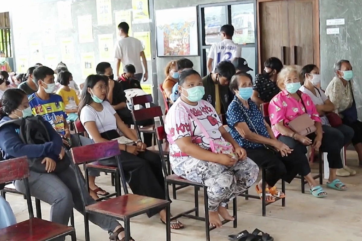 ก้าวหน้าสกลนครจัดเวทีปราศรัยคู่ขนานชุมนุมสนามหลวง