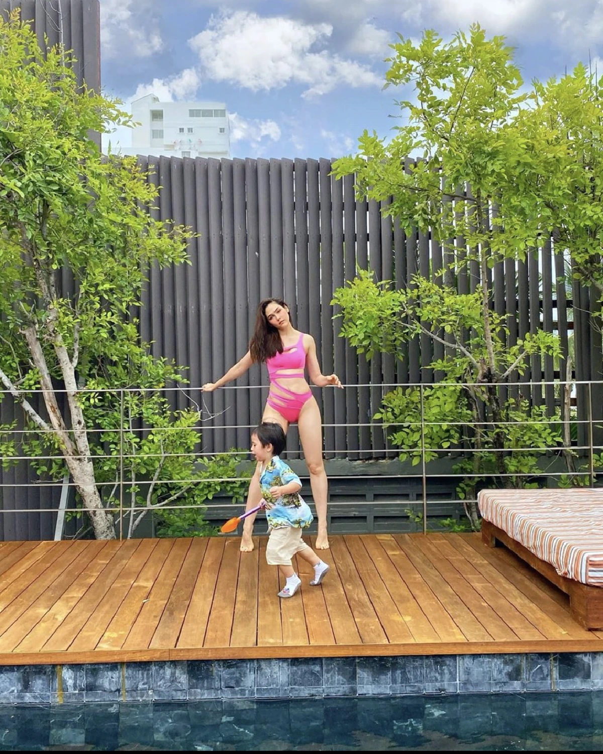 หลีกทางให้แม่! ชมพู่ อารยา สลัดผ้าอวดหุ่นเซ็กซี่นานๆทีทำเอาตาค้าง