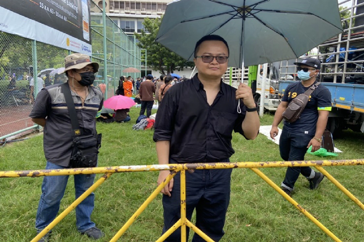 มีเซอร์ไพรส์! "รุ้ง ปนัสยา" โพสต์ภาพ คล้ายหมุด ชู 3 นิ้ว 