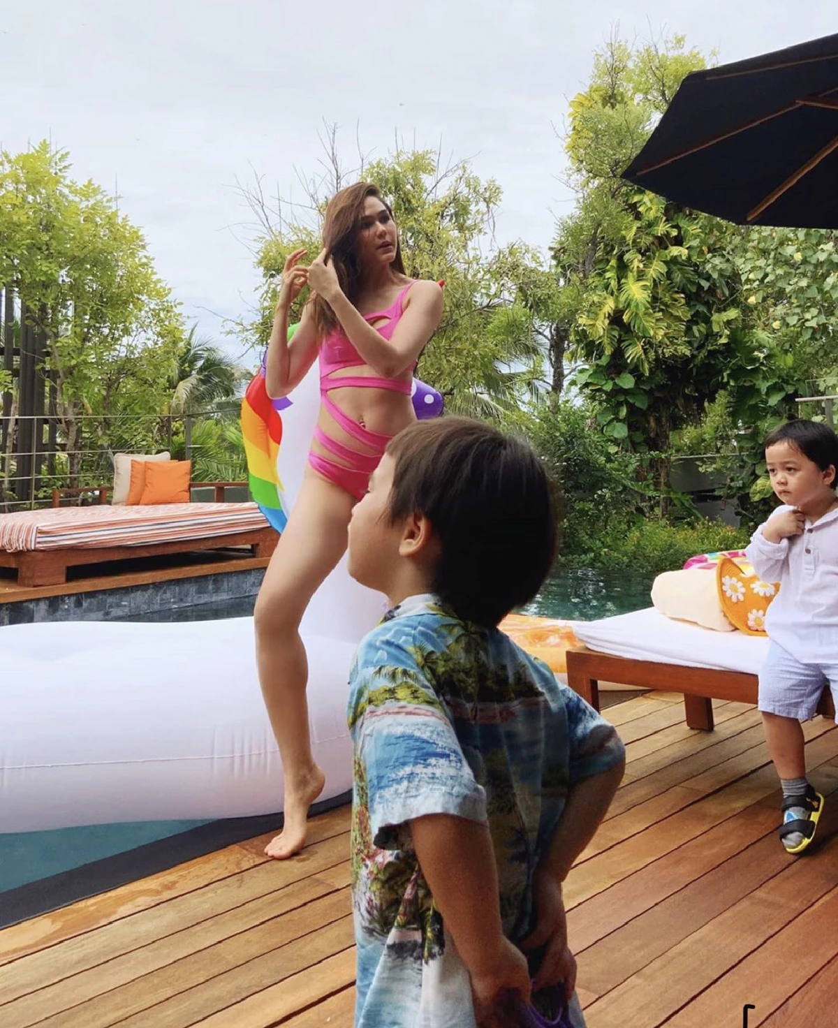 หลีกทางให้แม่! ชมพู่ อารยา สลัดผ้าอวดหุ่นเซ็กซี่นานๆทีทำเอาตาค้าง