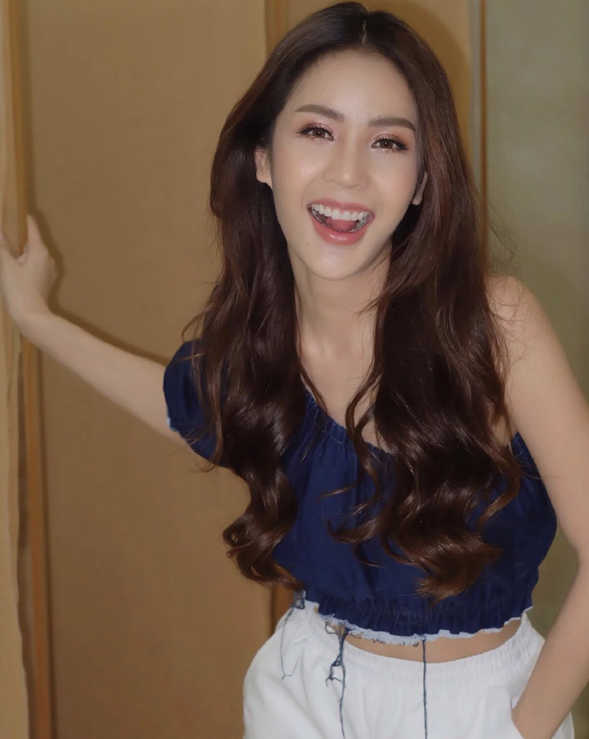 เปิดวาร์ป มิก รชยา ดีกรีรองมิสทิฟฟานี่ สวยเก่งพิสูจน์ฝีมือใน MV คนไม่มีหัวใจ 