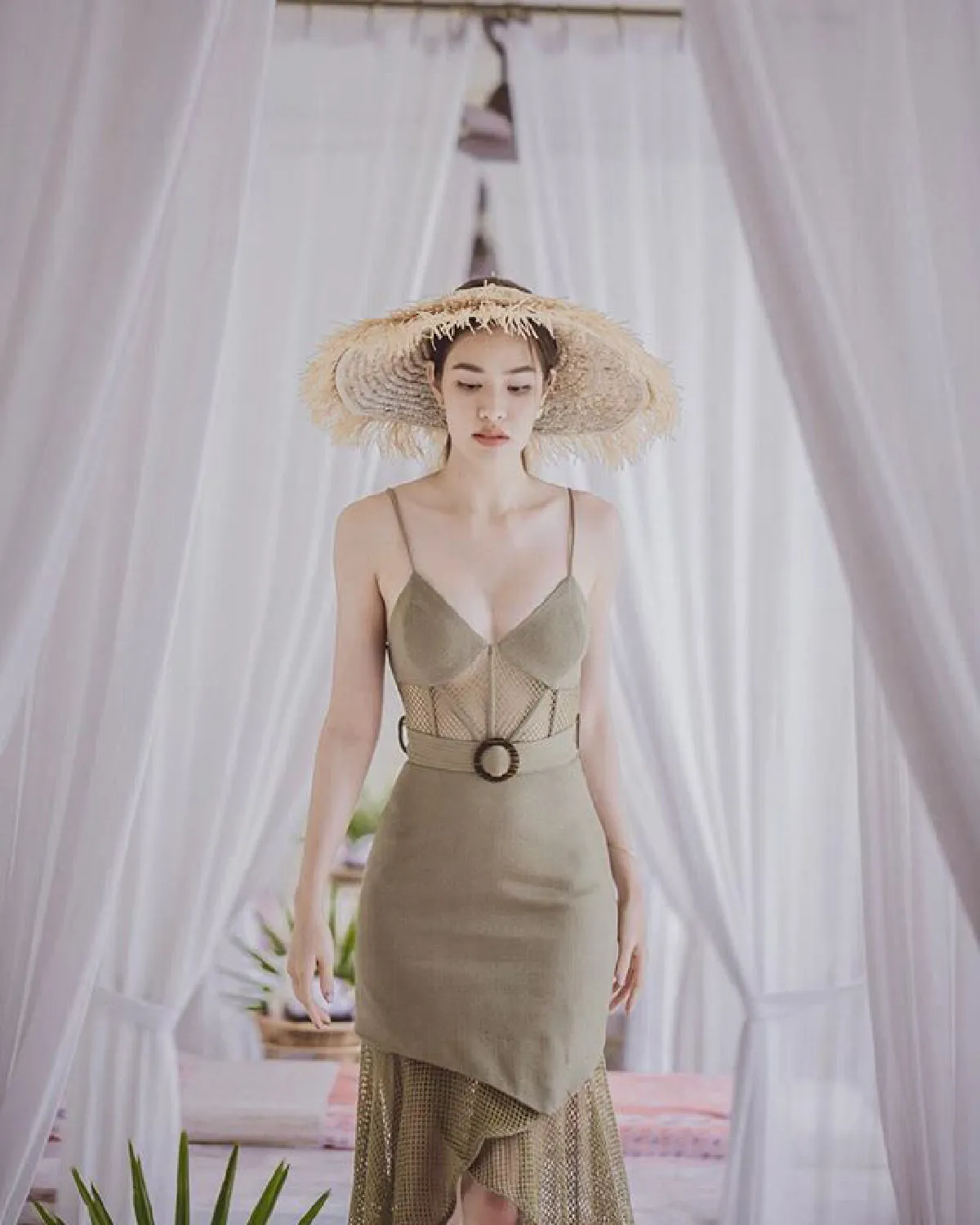 เกรซ กาญจน์เกล้า นุ่งชุดว่ายน้ำอวดหุ่นเซ็กซี่ เผยผิวขาวออร่าท้าแดด 