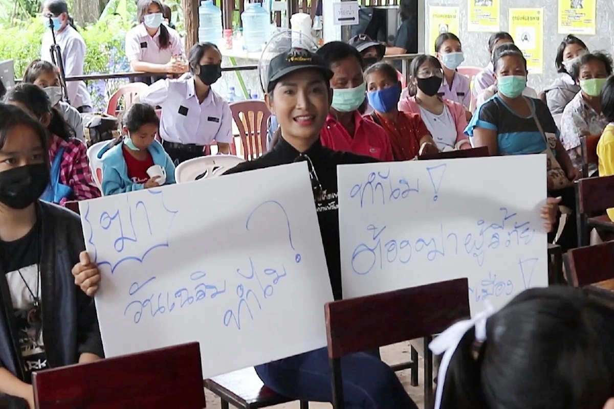 ก้าวหน้าสกลนครจัดเวทีปราศรัยคู่ขนานชุมนุมสนามหลวง