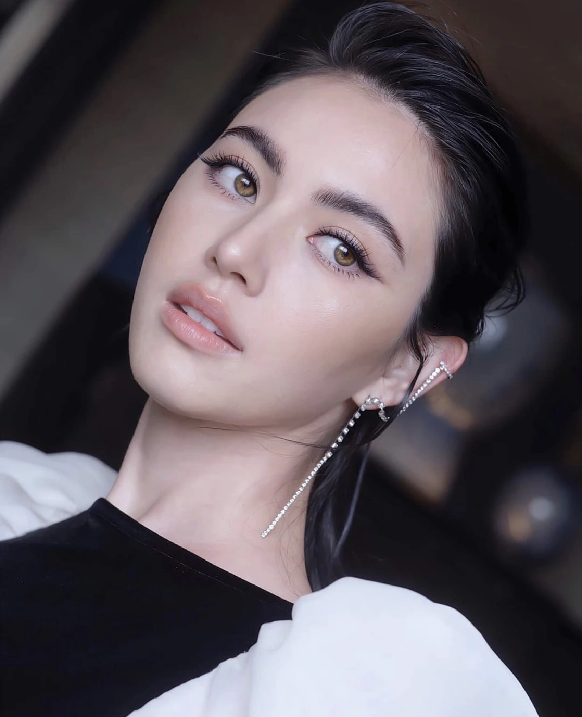 ใหม่ ดาวิกา บิดเอวเอสอวดหุ่นสวยสับ โพสแรงแบบรวดเร็วเพราะท่านี้ปวดหลัง