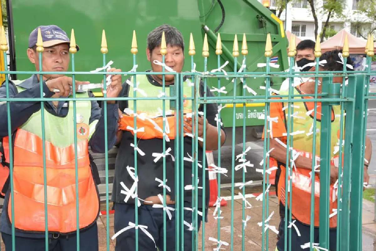 กทม.เข้าเคลียร์พื้นที่ ฟื้นฟูสนามหลวงหลังการชุมนุม