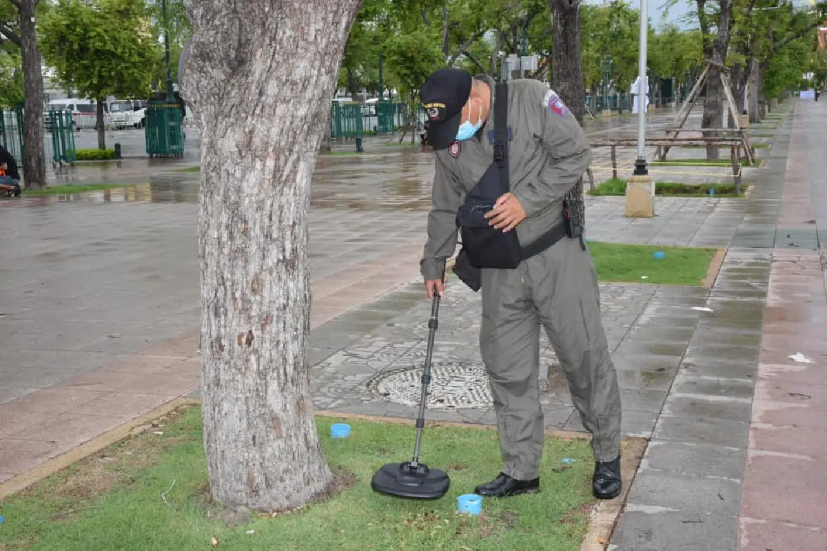 กทม.เข้าเคลียร์พื้นที่ ฟื้นฟูสนามหลวงหลังการชุมนุม