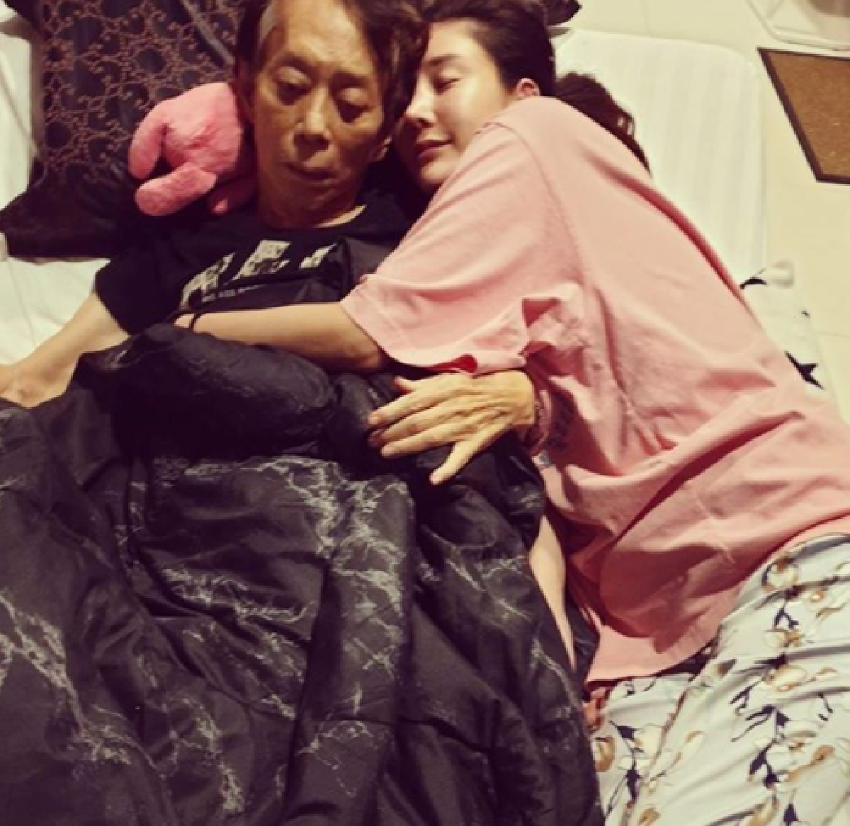 "แตงโม นิดา" สูญเสียคุณพ่อ พร้อมสัญญาว่าจะดูแลตัวเองให้ดี