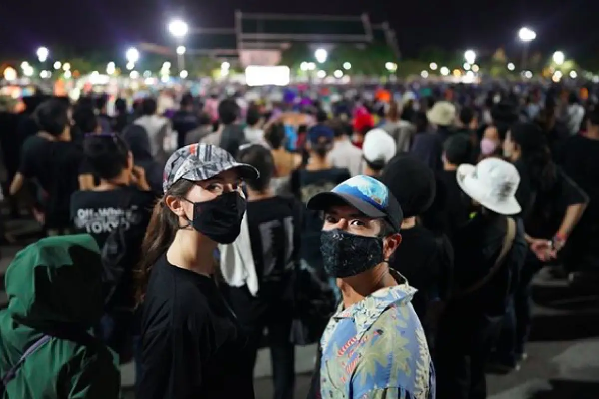 “สิงห์ วรรณสิงห์-มารีญา” ควงแขนร่วมชุมนุมในม็อบ ทำแฟนคลับลุ้นหนักมาก