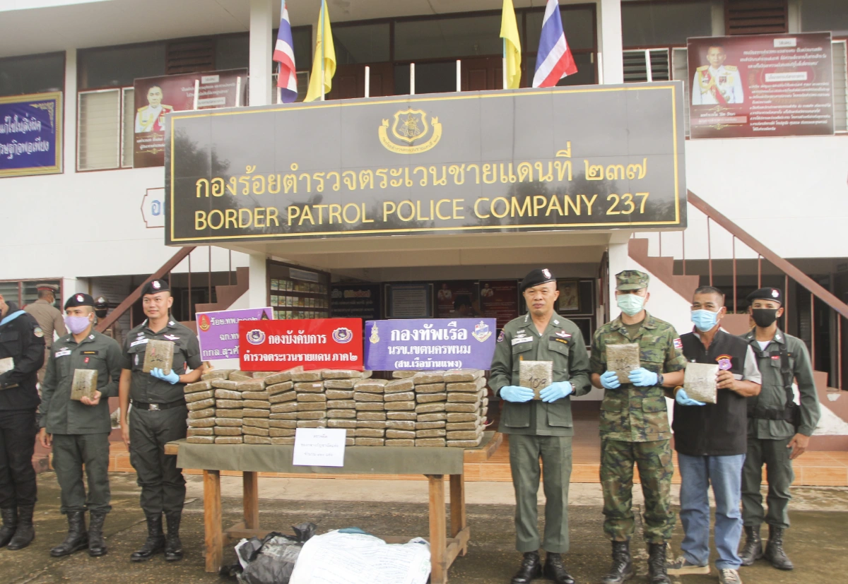ยึดกัญชา 200 กก.กองทัพมดขนข้ามชาติช่วงพายุโนอึลพัดเข้าไทย