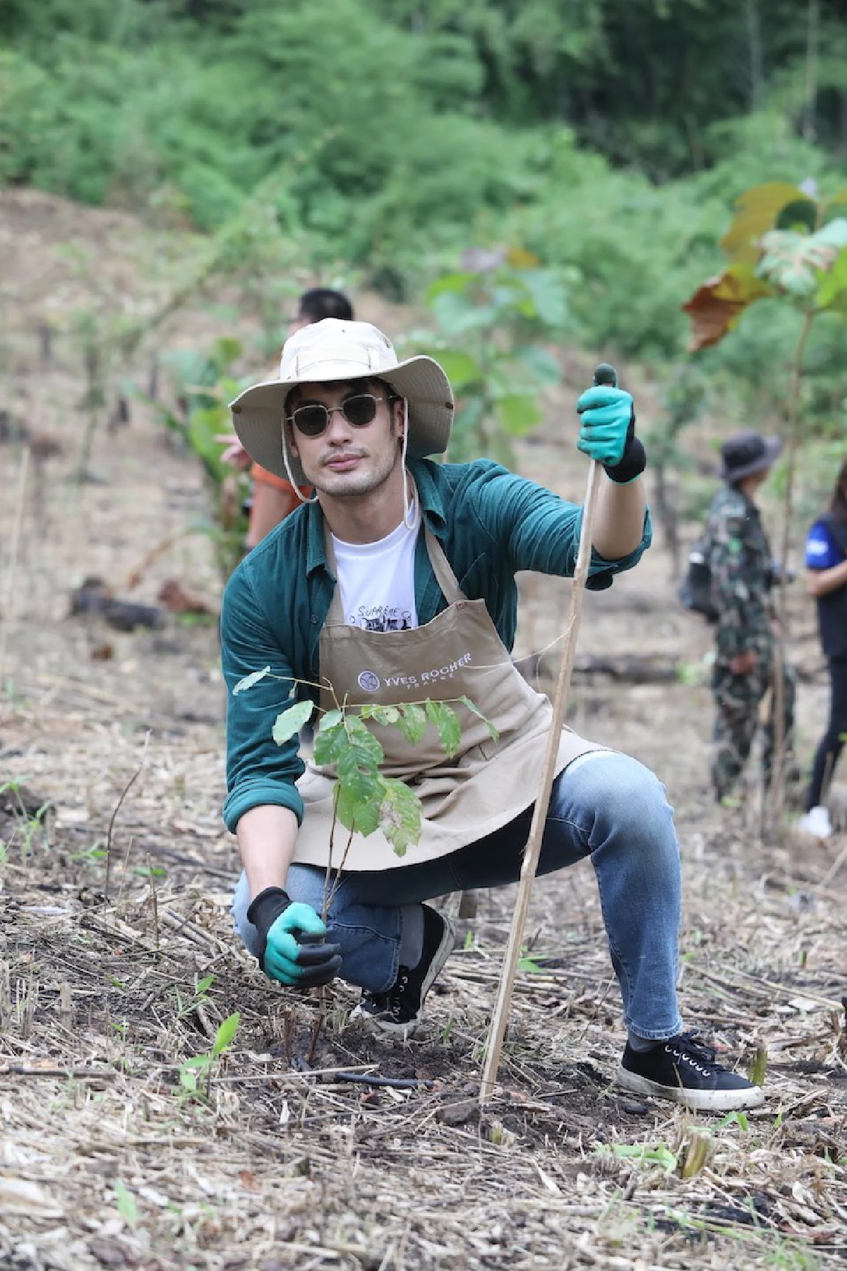 อเล็กซ์-บอย ปลูกป่าสร้างจิตสำนึกอนุรักษ์สิ่งแวดล้อม ณ โครงการหลวงห้วยลึก 