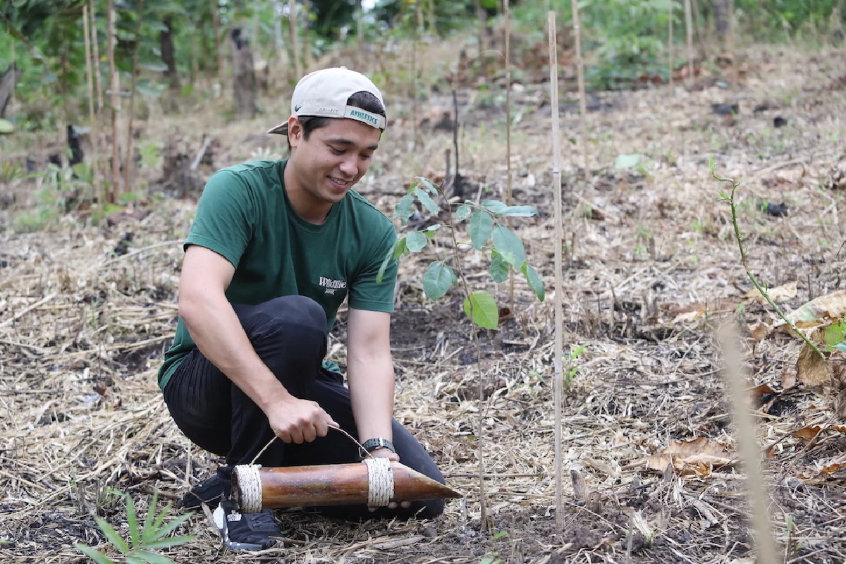 อเล็กซ์-บอย ปลูกป่าสร้างจิตสำนึกอนุรักษ์สิ่งแวดล้อม ณ โครงการหลวงห้วยลึก 