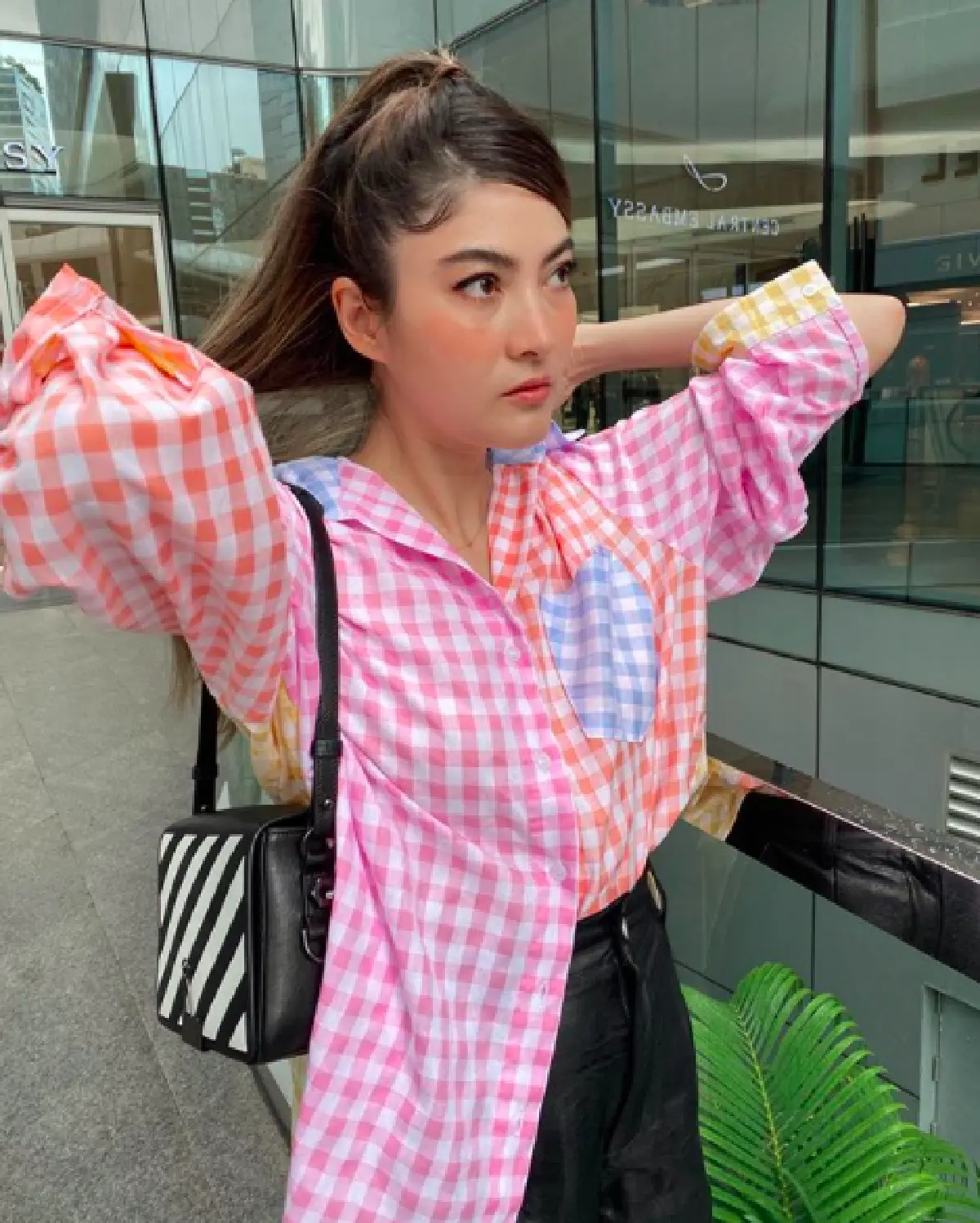 "มาร์กี้" ทำแหวนแต่งงานตกบึงฉวากขณะให้อาหารปลา ทำเอา "ป๊อก" ถึงกับช็อก