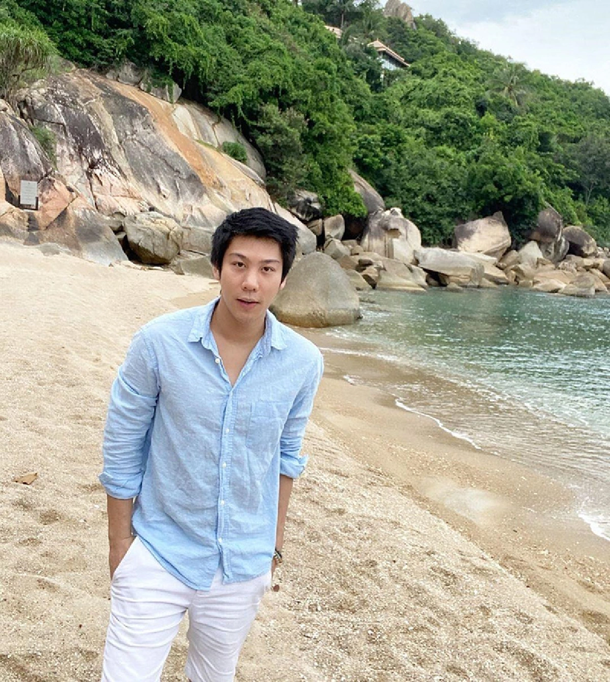 ไฮโซแชมป์ ถูกหามขึ้นเฮลิคอปเตอร์รักษาตัวที่กทม. หลังขับพุ่งชนสะพานรถพังยับ