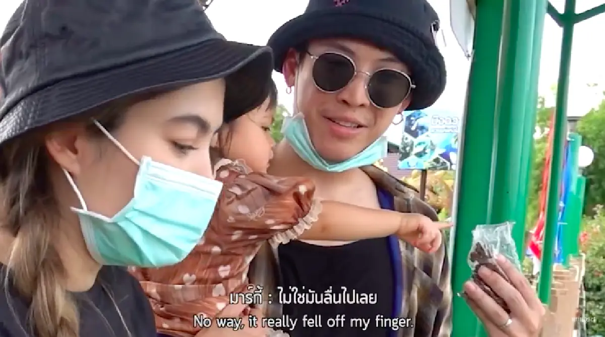 "มาร์กี้" ทำแหวนแต่งงานตกบึงฉวากขณะให้อาหารปลา ทำเอา "ป๊อก" ถึงกับช็อก