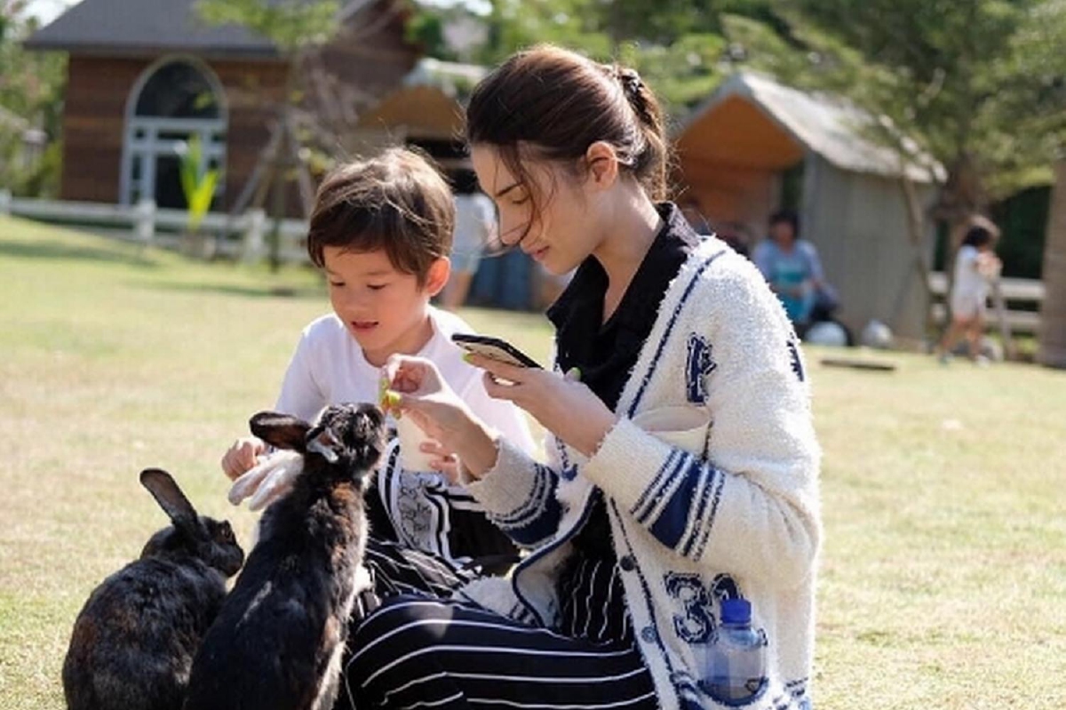 ซาร่า โพสต์รูปคู่ลูกชาย น้องแม็กซ์เวลล์ เชื่อและยังมีหวังเพราะรักทนได้ทุกอย่าง ซาร่า โพสต์รูปคู่ลูกชาย น้องแม็กซ์เวลล์ เชื่อและยังมีหวังเพราะรักทนได้ทุกอย่าง