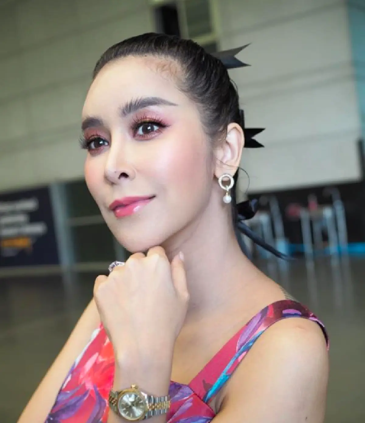 ฉันก็จบจากโรงเรียนวัด! “ใหม่ สุคนธวา” ซัด “ซาร่า คาซิงกินี” หลังเห็น 6 ข้อเรียกร้องถึง “ไมค์ พิรัชต์”