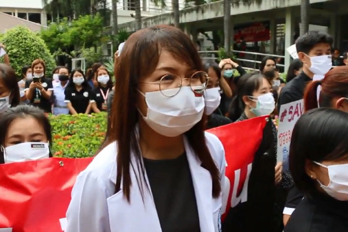 4เดือนไม่คืบ แพทย์-พยาบาลร.พ.ขอนแก่นรวมตัวทวงคืนหมอชาญชัย