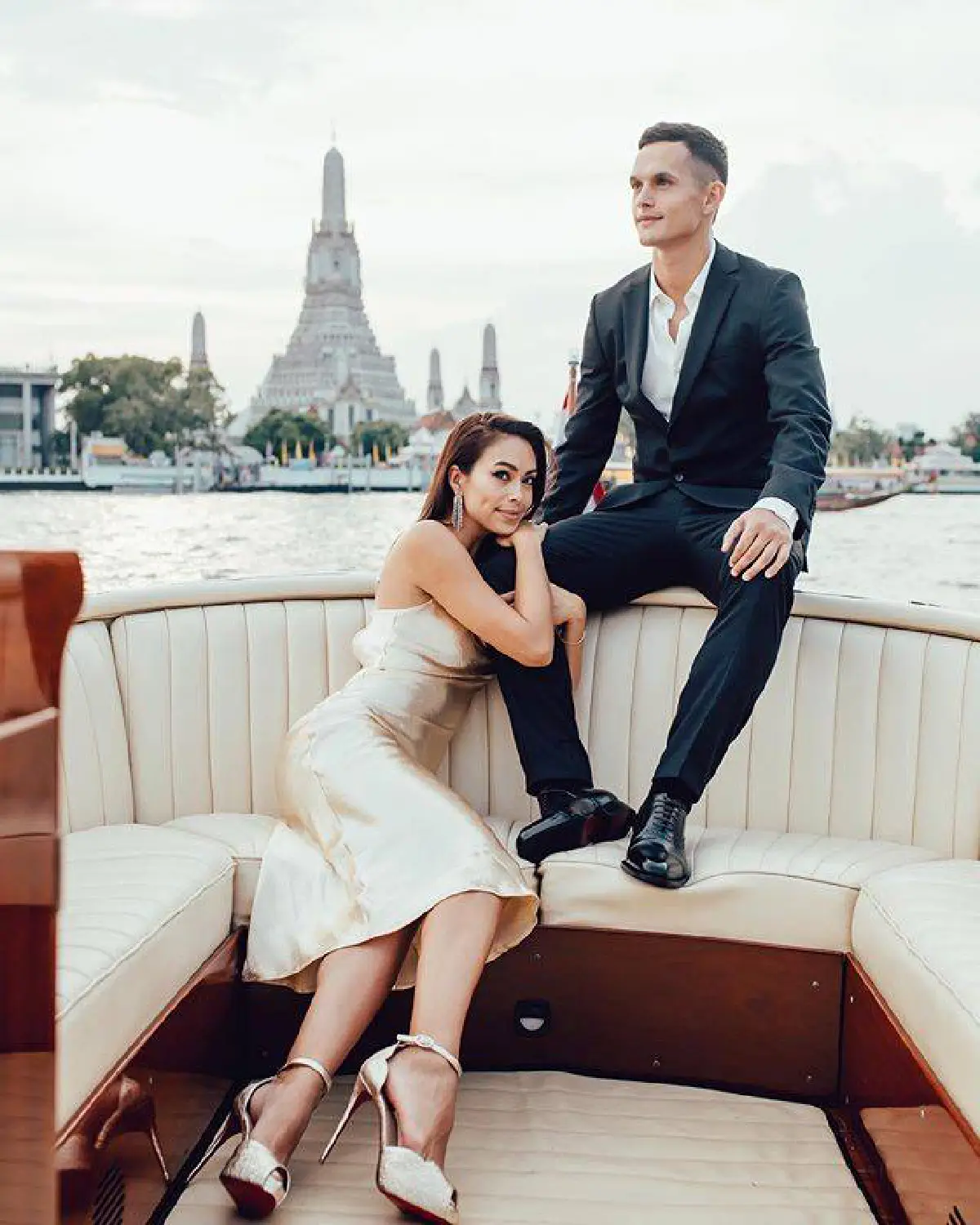 เทย่า-มิก้า เผยคลิปสุดโรแมนติกริมทะเล ประกาศข่าวดีตั้งท้องแล้ว