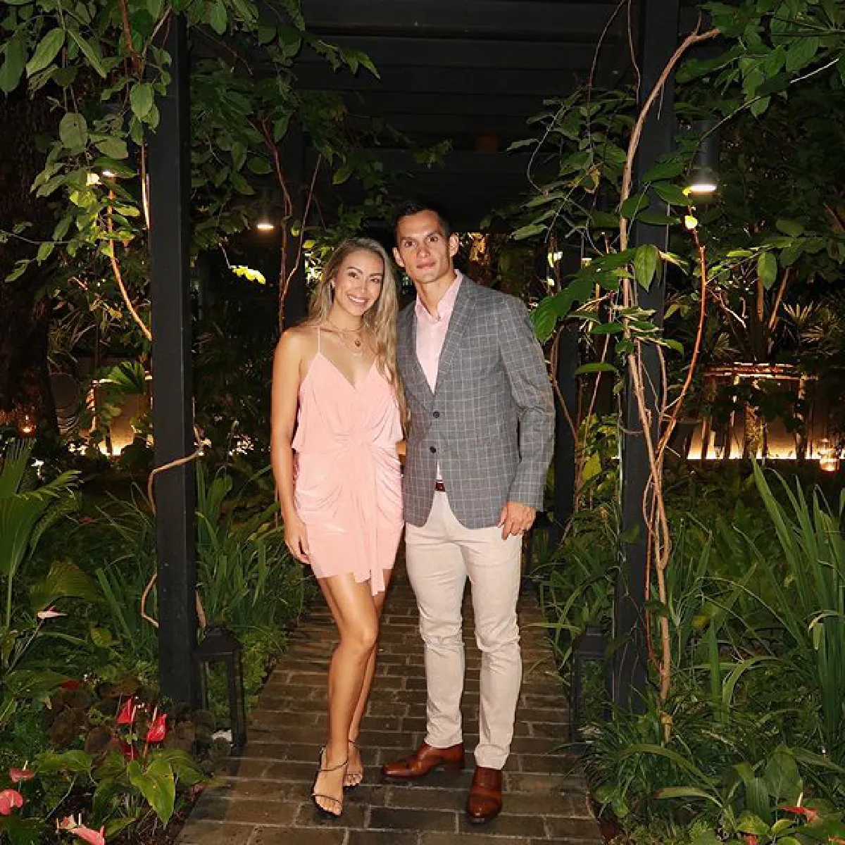 เทย่า-มิก้า เผยคลิปสุดโรแมนติกริมทะเล ประกาศข่าวดีตั้งท้องแล้ว