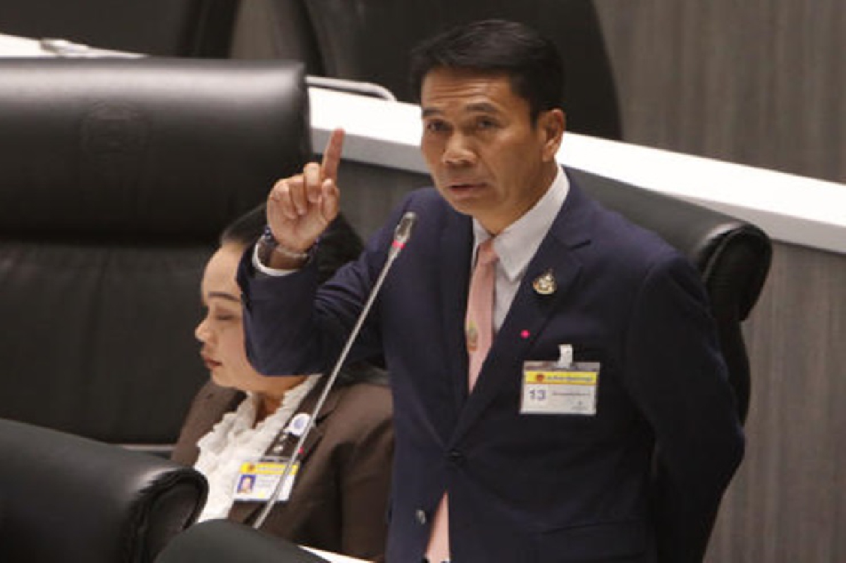ประธานวิปฝ่ายค้าน รับกังวล 6 ญัตติแก้รธน.อาจไม่ผ่าน ประธานวิปฝ่ายค้าน รับกังวล 6 ญัตติแก้รธน.อาจไม่ผ่าน