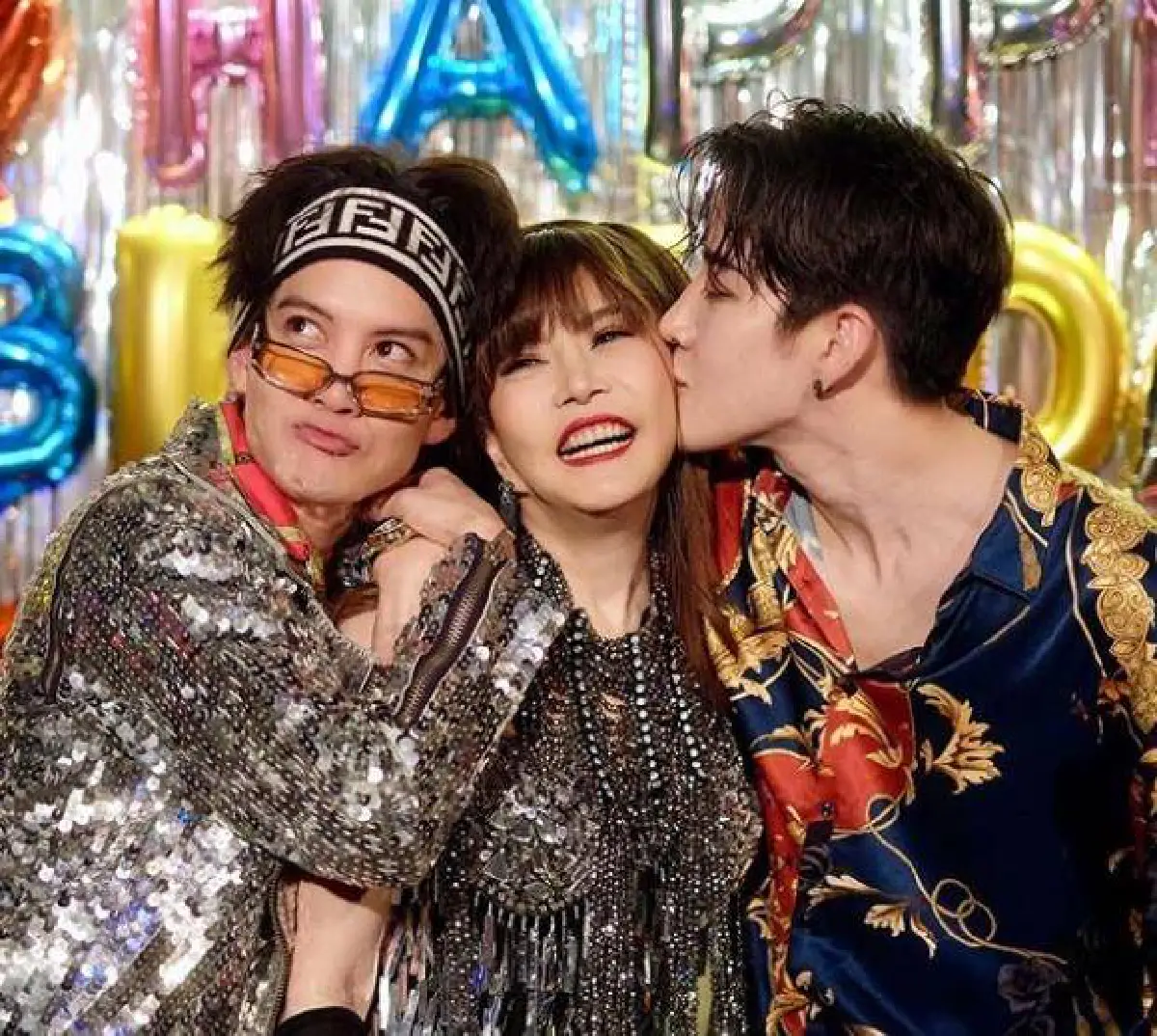 แม่ตุ๊ก ขายรถหรูที่ ไมค์ เคยซื้อให้ นำเงินช่วยลูก..เพราะรู้ว่ากำลังลำบาก