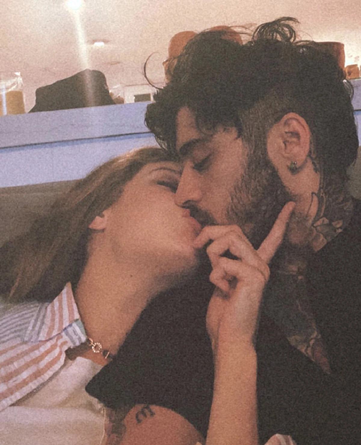 คลอดแล้ว! ลูกสาวคนแรกของคู่รักคนดัง จีจี้ ฮาดิด-เซย์น มาลิก