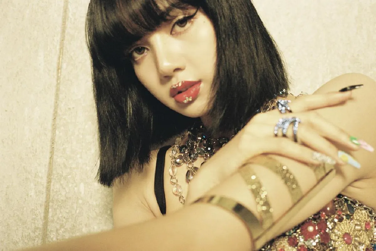 "ลิซ่า แบล็คพิงค์" สุดปลื้ม! แฟนคลับจีนรวบรวมเงินซื้ออัลบั้มเต็มชุดแรกมูลค่ากว่า 41.17 ล้าน