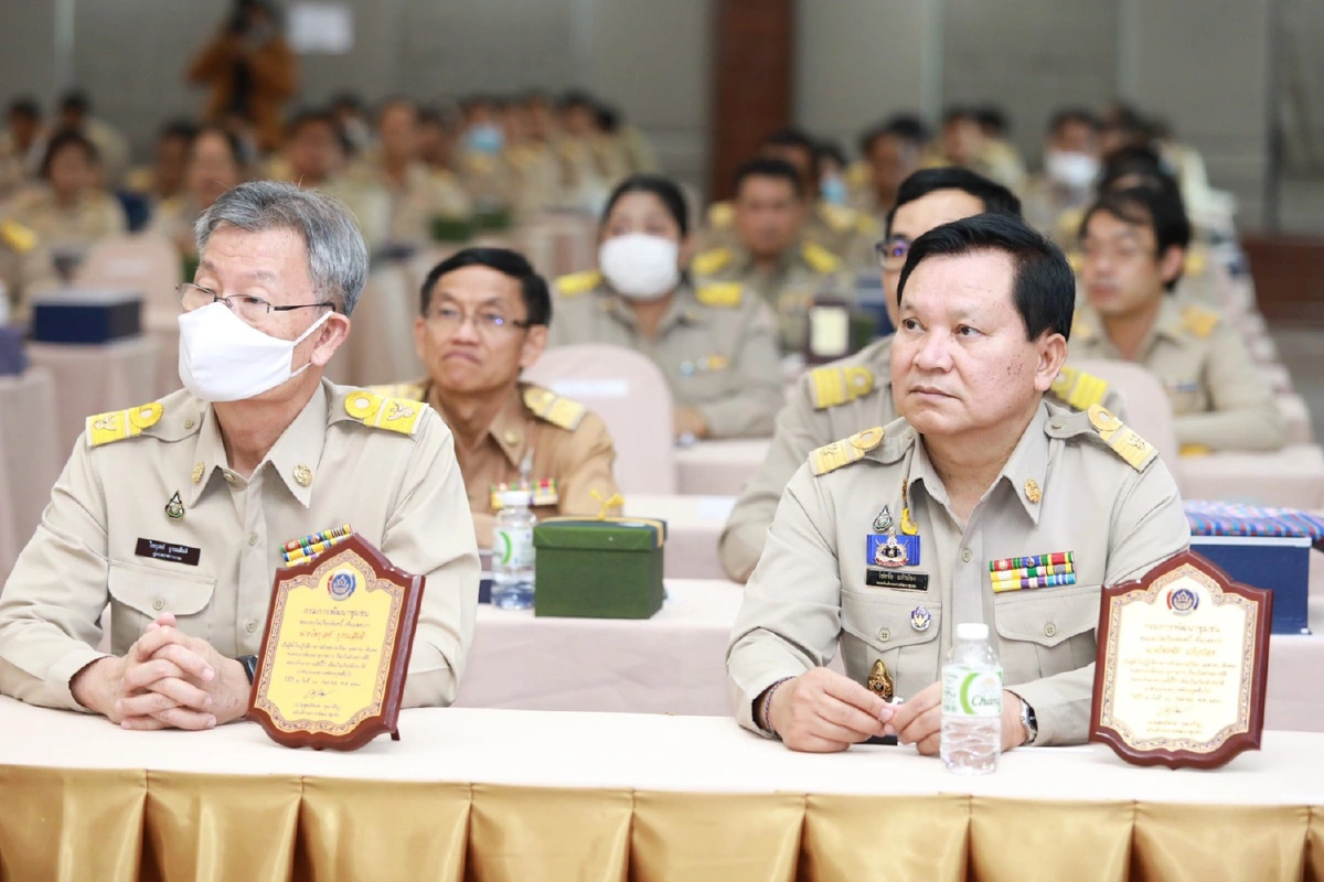 พช.มอบประกาศเกียรติคุณข้าราชการเกษียณอายุเชิดชูบุคลากรดีเด่น