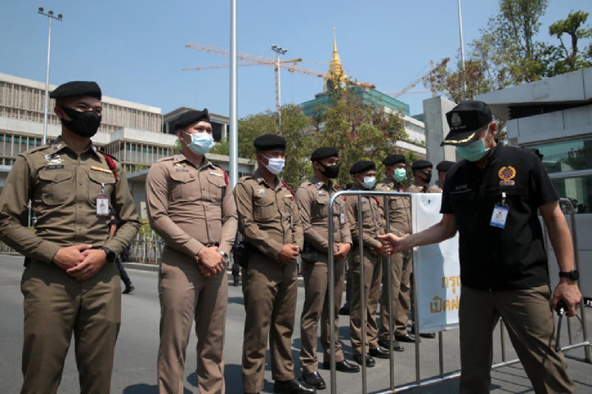 จัดกำลัง 5 กองร้อยรับมือม็อบหน้ารัฐสภา จัดกำลัง 5 กองร้อยรับมือม็อบหน้ารัฐสภา