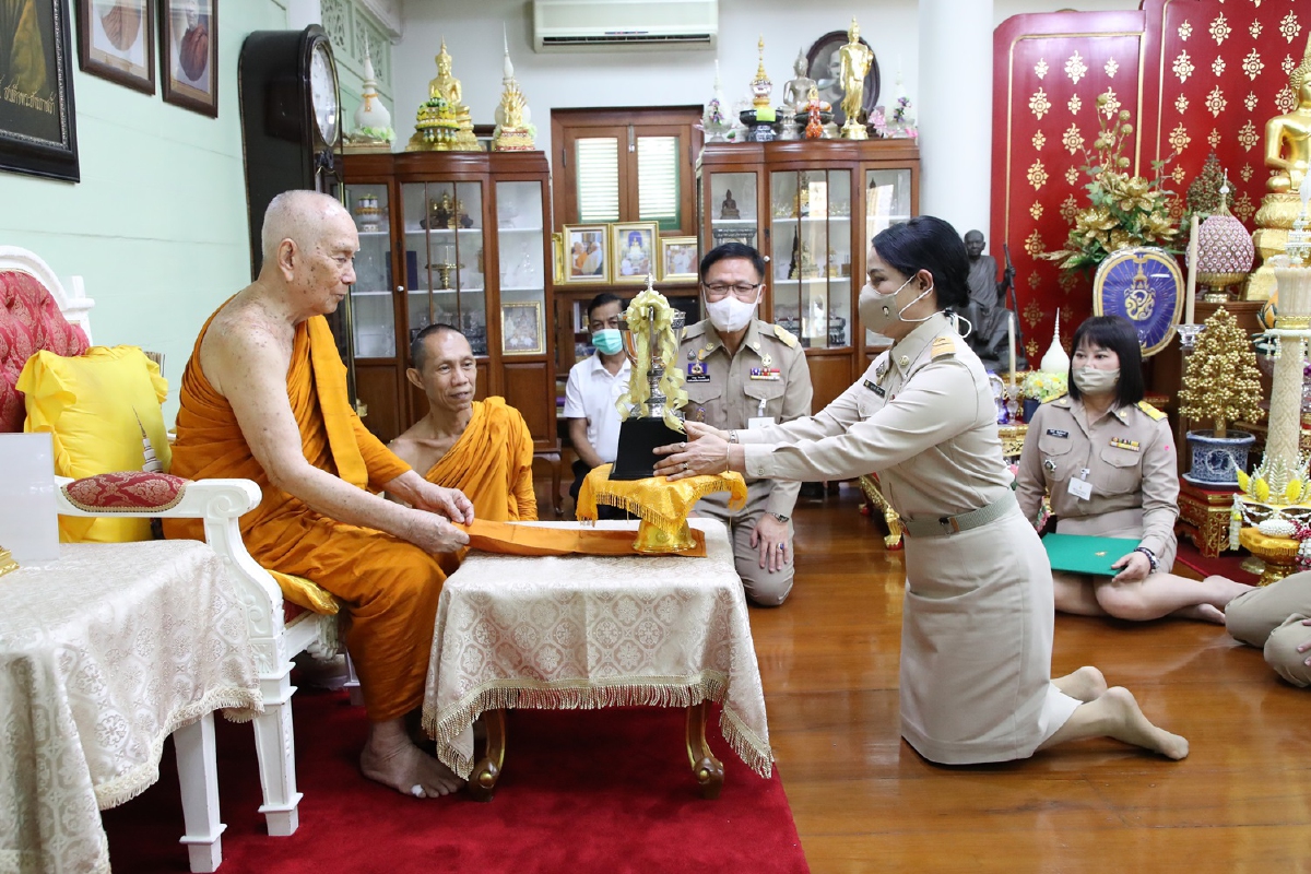 สมเด็จพระสังฆราชประทานถ้วยรางวัลร.ร.สังกัดอปท.มีผลงานดีเด่นปี63 สมเด็จพระสังฆราชประทานถ้วยรางวัลร.ร.สังกัดอปท.มีผลงานดีเด่นปี63