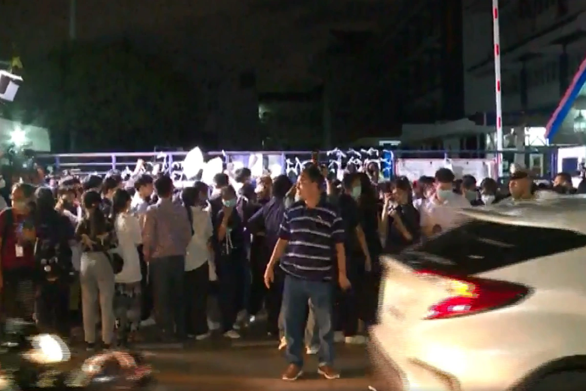 กลุ่มบอดินฯผูกโบว์ขาวหน้าประตู ประกาศนัดหยุดเรียน28ก.ย.63