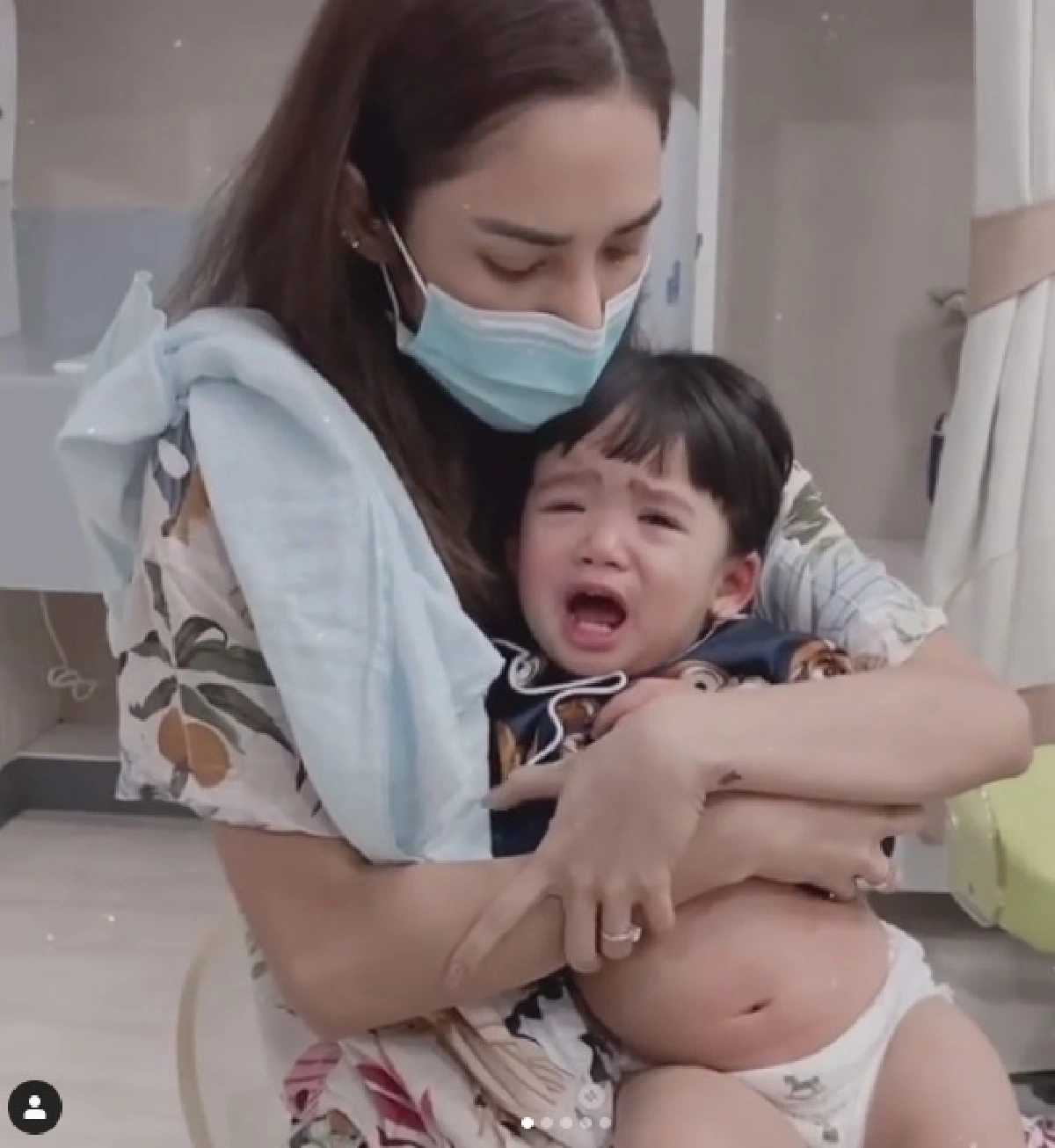 อุ้ม ลักขณา โพสต์คลิปปวดหัวใจคนเป็นแม่ น้องดิสนีย์ แพ้อาหารคันจนนอนไม่ได้