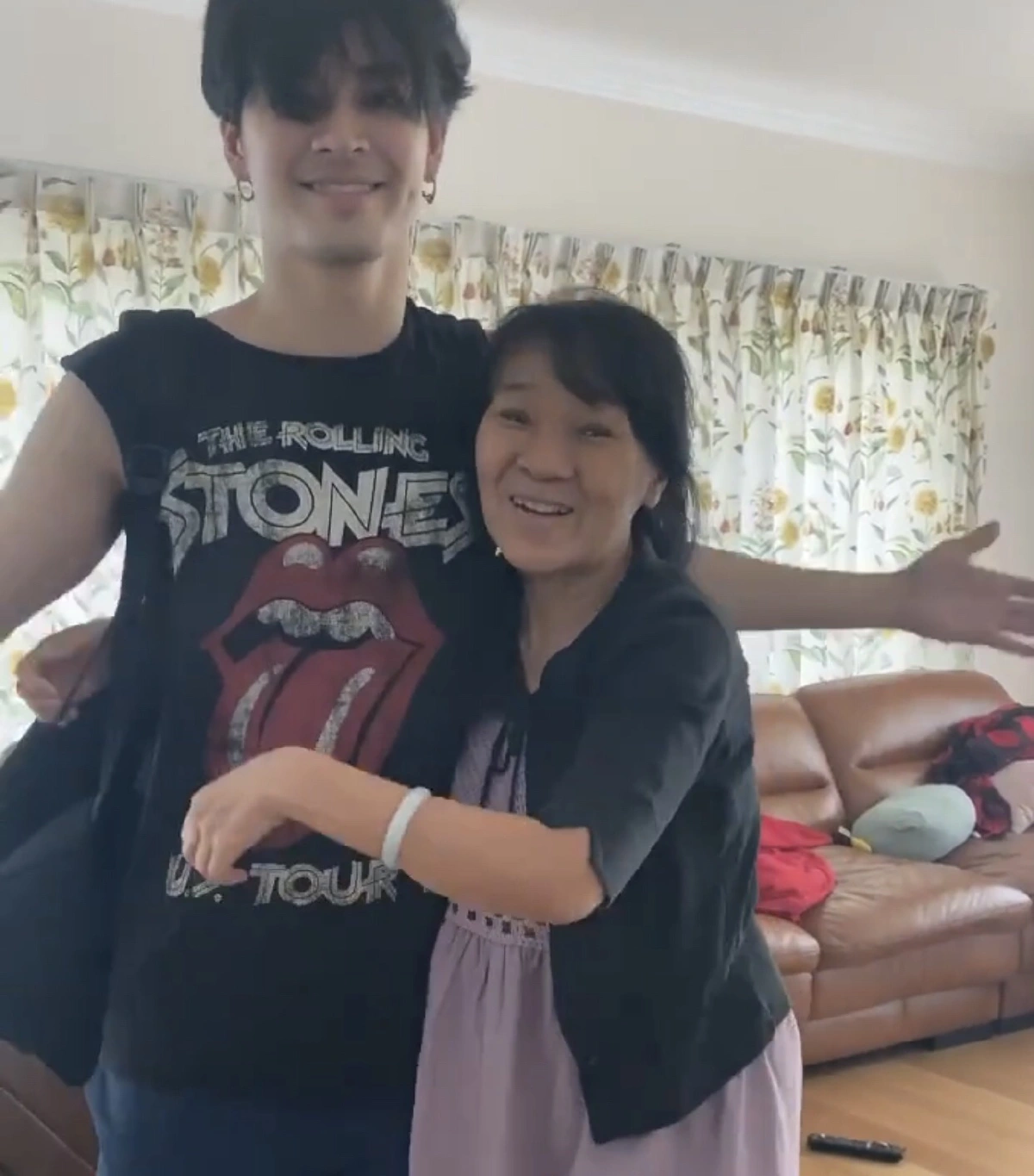 วี วิโอเลต เผยคลิปน่ารักของขวัญสุดพิเศษที่มอบให้ คุณแม่ ในวันเกิดปีนี้