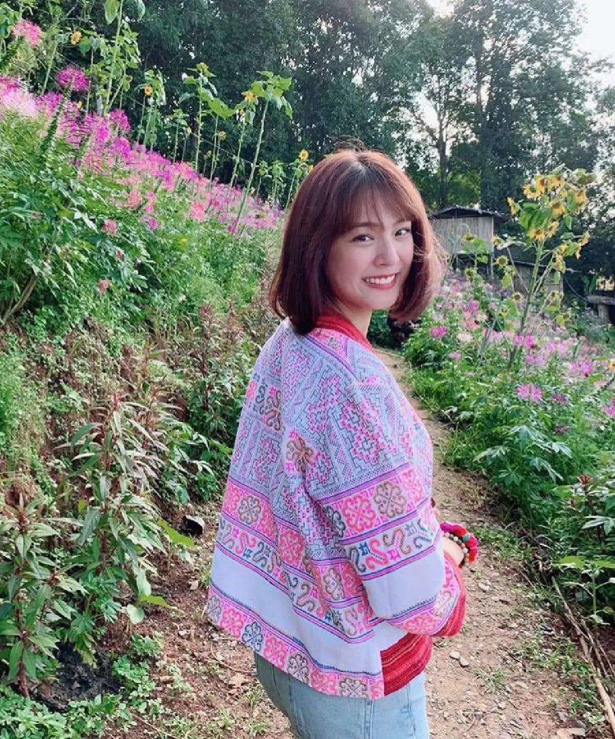 สดใสมาก! แพทตี้ อังศุมาลิน สวยหน้าเด็กตลอดกาลกับผมหน้าม้าบ๊อบสั้น