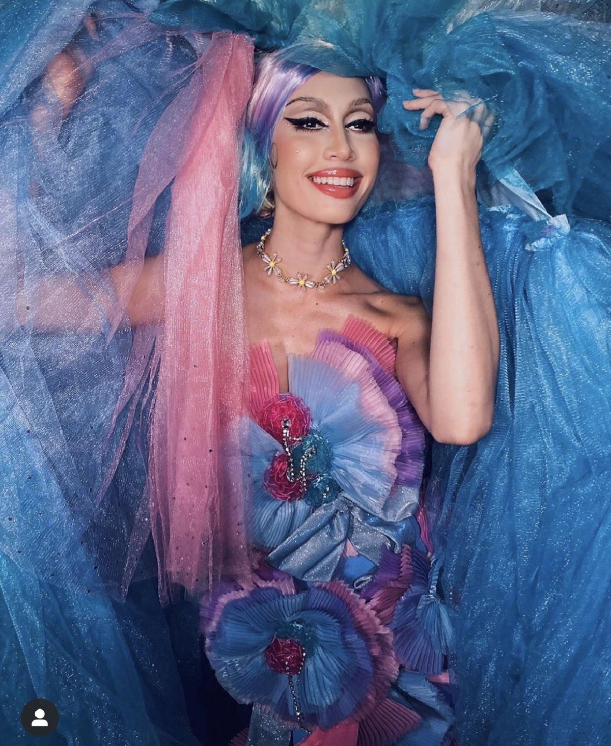 คนดูตาค้าง! ซาบีน่า ใส่สุดไม่ยั้ง..จัดเต็มทุกท่วงท่าแสดงโชว์ Drag Queen (คลิป)