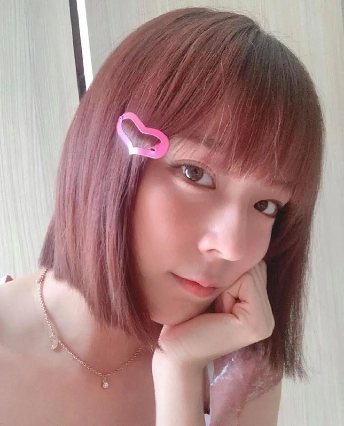 สดใสมาก! แพทตี้ อังศุมาลิน สวยหน้าเด็กตลอดกาลกับผมหน้าม้าบ๊อบสั้น