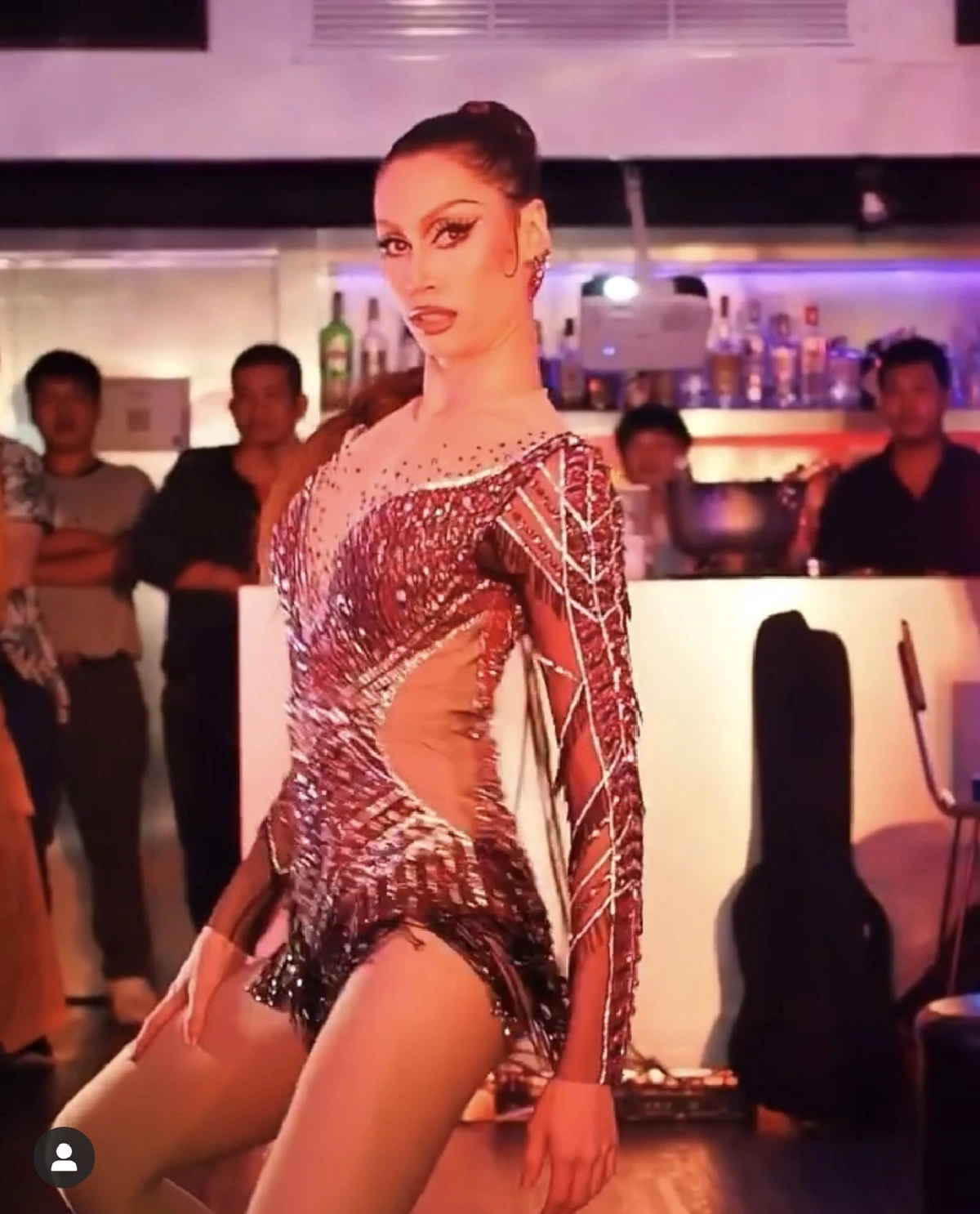 คนดูตาค้าง! ซาบีน่า ใส่สุดไม่ยั้ง..จัดเต็มทุกท่วงท่าแสดงโชว์ Drag Queen (คลิป)