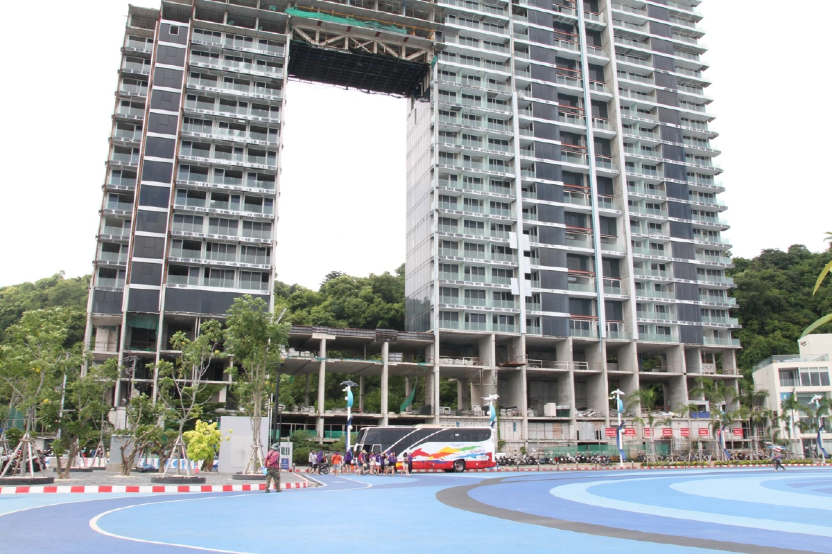 ยื้อเกือบ 10 ปีไม่คืบ!สภาพัทยาหาทางรืิอถอนคอนโดยักษ์ 