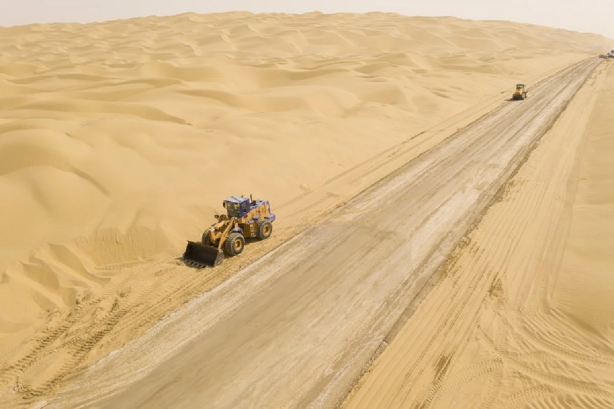 จีนสร้างคันทางถนนข้าม ‘อภิมหาทะเลทราย’ สำเร็จ 