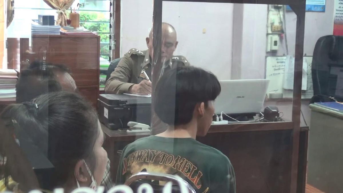 แจ้ง 7 ข้อหาหนักโจ๋ยิงม.4 ธิดาไหมดับพร้อมค้านประกันตัว แจ้ง 7 ข้อหาหนักโจ๋ยิงม.4 ธิดาไหมดับพร้อมค้านประกันตัว