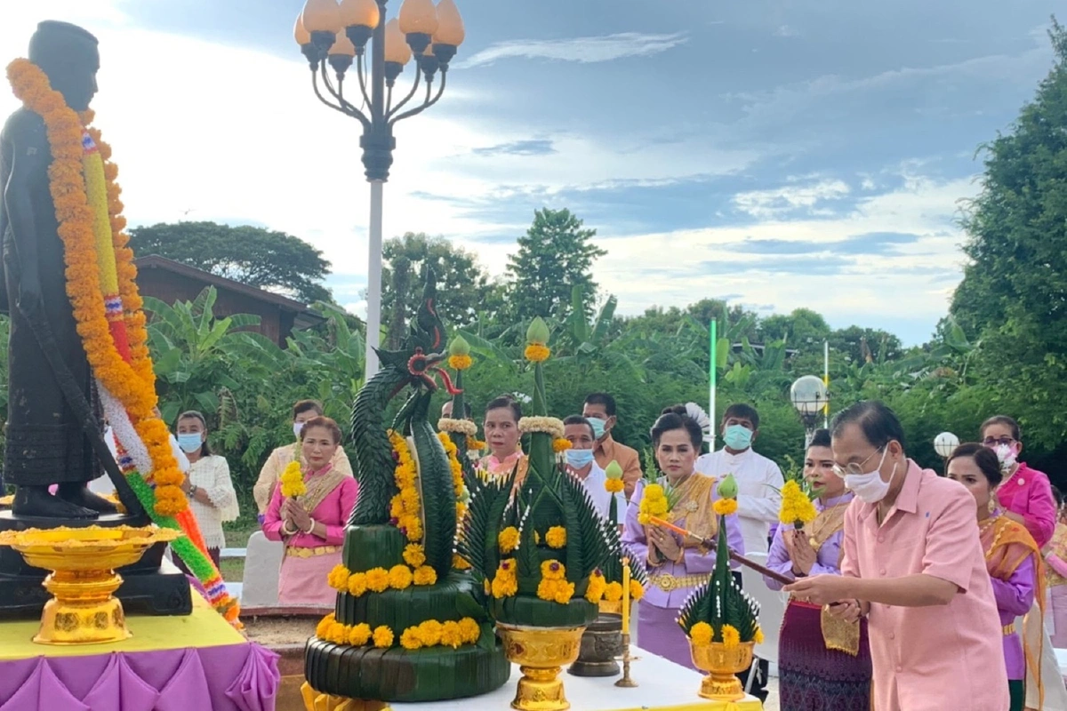 ชาวพิมายพร้อมใจรำบวงสรวงคุณย่าโมปลูกฝังความรักสามัคคี