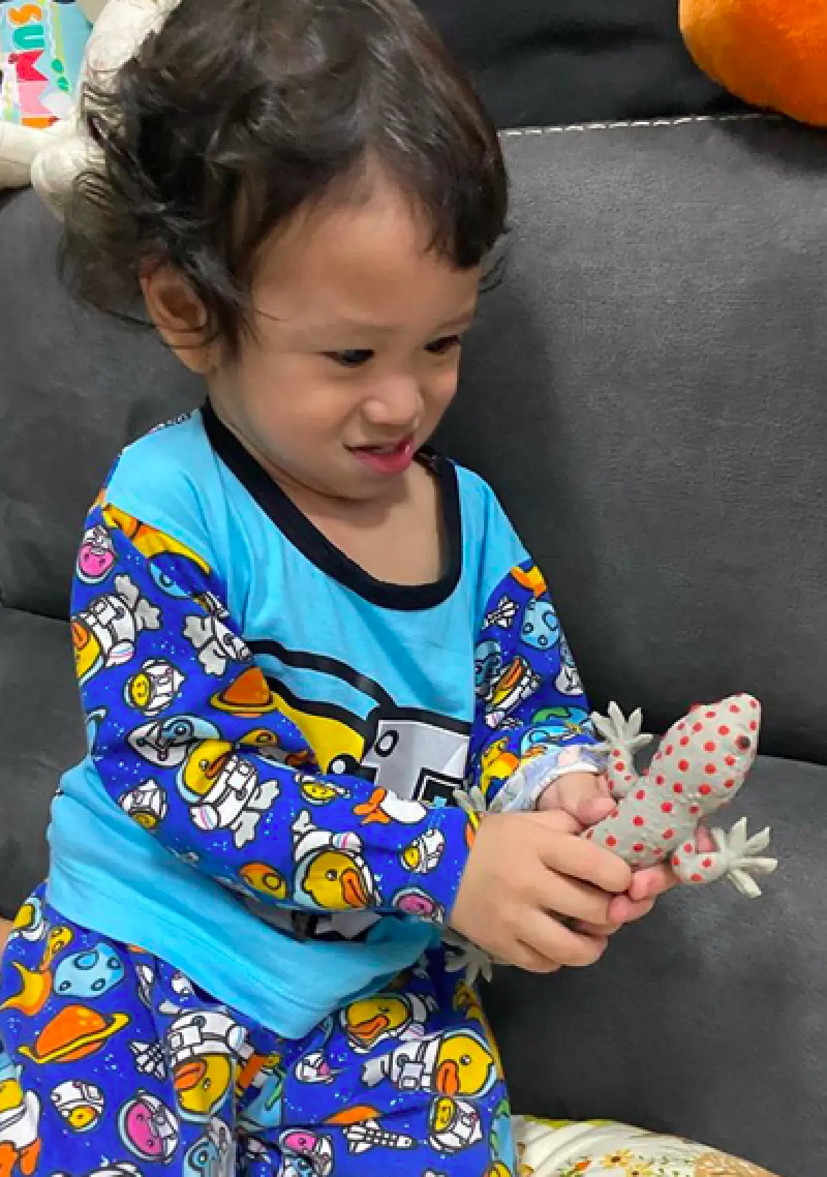 “ชาคริต” เผยของติดตัวชิ้นโปรด “น้องโพธิ์” ที่ทำเอาหลายคนถึงกับตกใจหนี