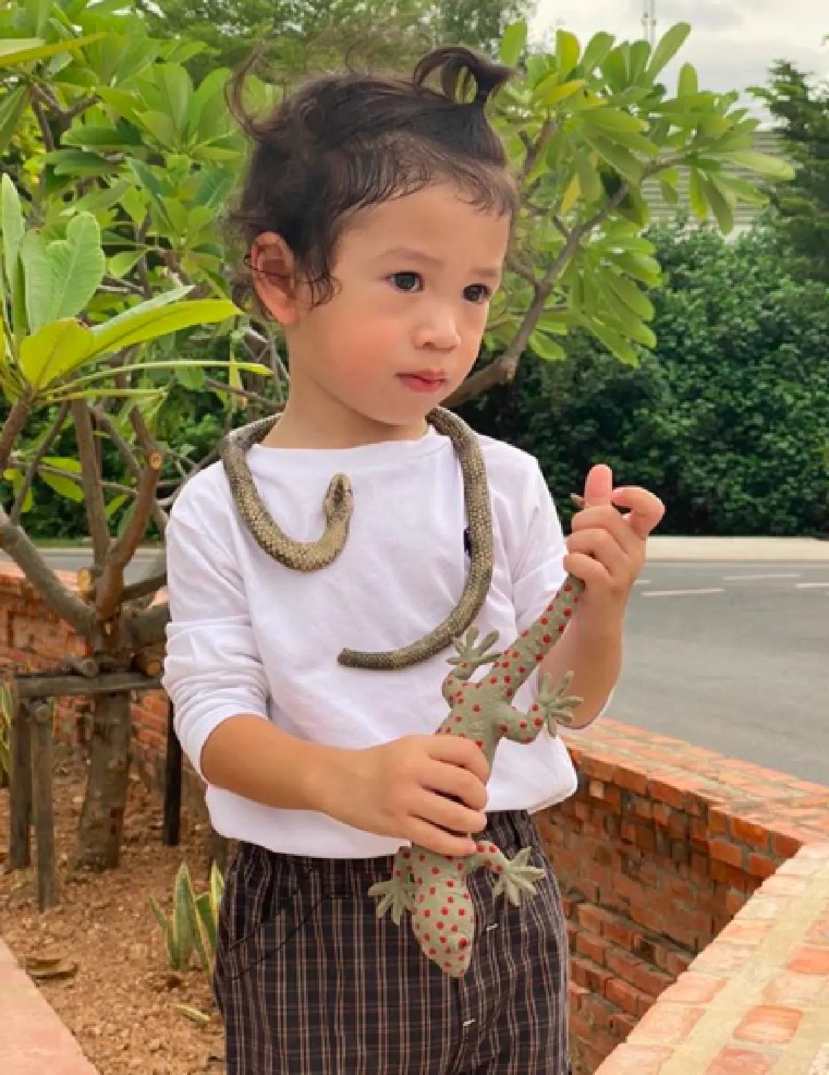 “ชาคริต” เผยของติดตัวชิ้นโปรด “น้องโพธิ์” ที่ทำเอาหลายคนถึงกับตกใจหนี