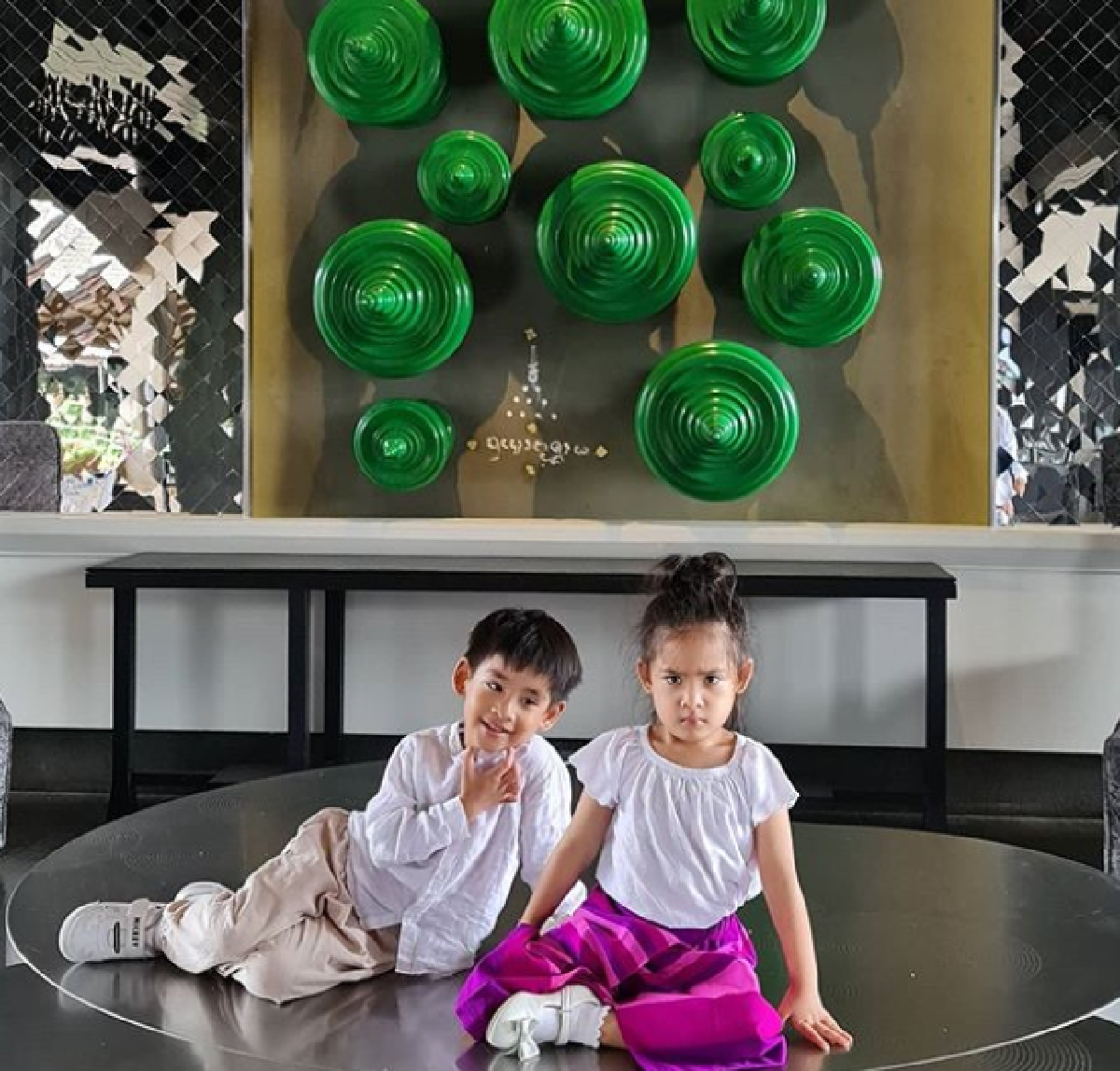 ภาพน่ารัก น้องอลิน-อลัน ทำบุญวันเกิดเผยความน่ารักอ่อนน้อม..สมกับที่ได้รางวัลมารยาทงาม